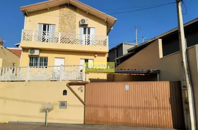 Sobrado à venda em bairro tranquilo com ampla area de comercios , escolas e serviços e facil acesso