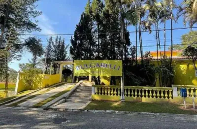 Casa espetacular à venda. Piscina. Churrasqueira. 3 suítes. 3 salas. 1125m de área. Condomínio fech