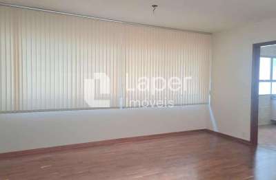 Apartamento com 130m² e 2 vagas à venda no coração de higienópolis.