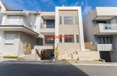 Casa em condomínio fechado com 4 quartos e 4 vagas para aluguel no campo comprido