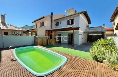 Casa em condomínio fechado com 3 quartos à venda na Rua República, --, Harmonia, Canoas por R$ 800.000