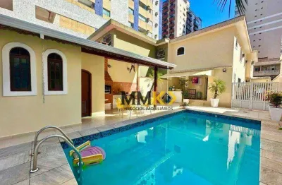 Casa isolada com piscina no bairro do boqueirão em santos há 3 quadras da praia