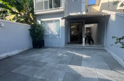 Linda casa 4 quartos com área gourmet,localização privilegiada em piratininga !