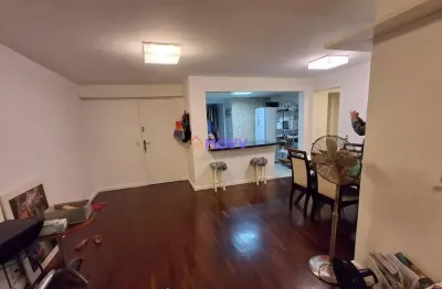 Apartamento varanda, sala. cozinha toda reformada e montada, 3 quartos sendo 1suite, dependência completa.