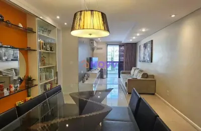 Apartamento 2 quartos, á 2 quadras da praia, varandão e vaga!