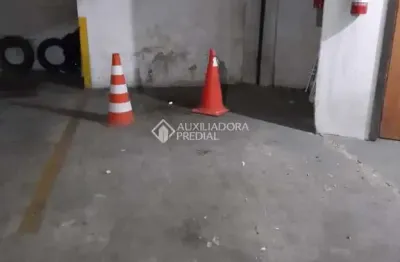 Garagem à venda na rua duque de caxias, 1389, centro histórico, porto alegre, 24 m2 por r$ 58.000