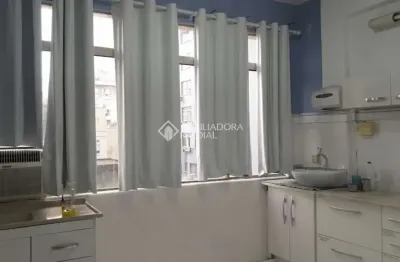 Sala comercial à venda na rua doutor flores, 307, centro histórico, porto alegre, 32 m2 por r$ 170.000