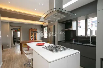 Apartamento com 2 quartos à venda na rua comendador rheingantz, 320, auxiliadora, porto alegre, 70 m2 por r$ 699.900
