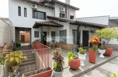 Casa em condomínio fechado com 3 quartos à venda na rua arnaldo ballve, 709, jardim itu sabará, porto alegre, 300 m2 por r$ 1.280.000