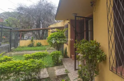 Casa com 3 quartos à venda na praça paulo de aragão bozano, 46, vila ipiranga, porto alegre, 140 m2 por r$ 675.000