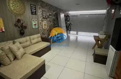 Linda casa triplex em condomínio em santos no marapé