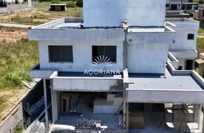 Oportunidade Financiável: Casa Completa e Moderna no Loteamento Villa Pamplona