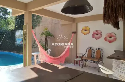 Casa com 6 quartos à venda na servidão revoar das perdizes, 344, campeche, florianópolis por r$ 1.963.000