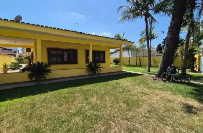Casa a venda com 5 dormitórios sendo 3 suítes no centro em itanhaém