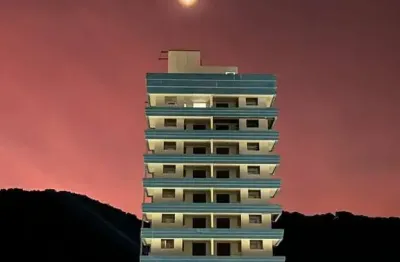 Apartamento com 2 dormitórios, sendo 1 suíte no centro em mongaguá / sp