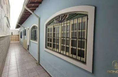 Casa com 2 dormitórios, sendo 2 suítes no satélite em itanhaém, sp.