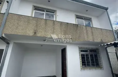 Casa com 4 quartos para alugar na rua camilo castelo branco, 335, lindóia, curitiba por r$ 2.500