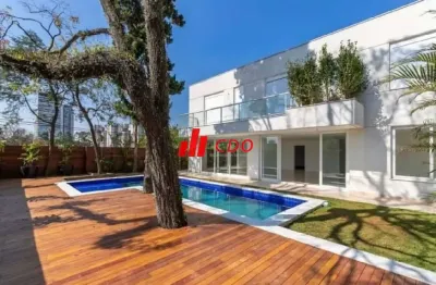 Excelente residência em condomínio na zona sul, com 4 dormitórios sendo 4 suítes,4 salas,8 vagas, área de 786,97 m²