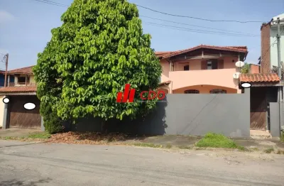 Sobrado a venda no condomínio baronesa, com 5 dormitórios sendo 2 suítes, sala para 3 ambientes, terreno de 1.000m²área construída de 380m²