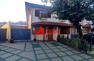 Imperdível casa de 3 quartos no bairro morumbi sul -3 dormitórios sendo 1 suíte, 3 salas, 4 banheiros,5 vagas, útil de 220m²,área gourmet.