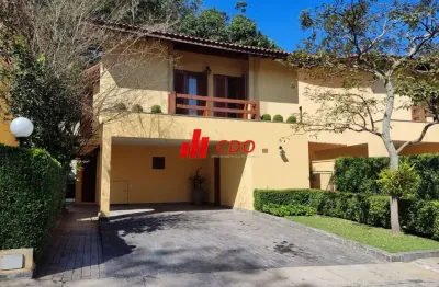 Excelente casa em condomínio no horto do ypê,padrão adolpho lindenberg,com 3 dormitórios sendo 1 suíte master, 3 salas, 4 banheiros, 4 vagas, 350m².