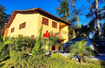 Casa em condomínio de luxo no horto do ype: 5 dormitórios sendo 2 suítes,4 salas, piscina, área gourmet, sala ginástica,6 banheiros, 10 vagas, 400m²!