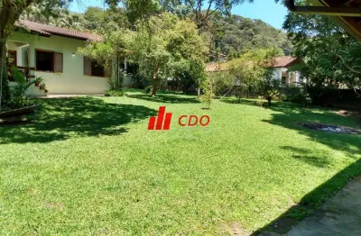 Casa de luxo em condomínio: 4 quartos, 2 suítes, 3 salas, 4 banheiros, 6 vagas de garagem, 351,36m² em itapecerica da serra-sp, jardim pinheiros.