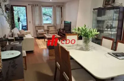 Sobrado em condomínio, com 3 dormitórios 3 salas 2 vagas,157 m²