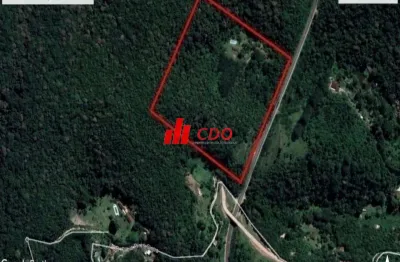 Itapecerica da serra chácara a venda com 62.779m² com 2 casas no terreno 1 com 120m²com 3 dormitórios, outra com 80m2 com 2 dormitórios, piscina.