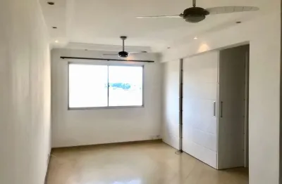 Apartamento com 03 dormitórios, sendo 01 suíte, sala de estar e jantar, banheiro auxiliar e 01 vaga de garagem. hall para 02 apartamentos, armários pl