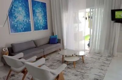 Belíssima em condomínio fechado de jundiaí.   piso superior com 3 dormitórios sendo uma suíte com closet e sacada, wc social, sala de tv