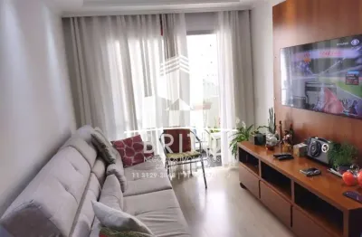 Belíssimo apartamento com 02 dormitórios, 01 vaga, varanda, andar alto, fino acabamento