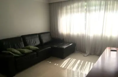 Apartamento com 03 dormitórios, 01 vaga fixa coberta, reformado, semi-mobiliado com ótimos armários embutidos, acabamento de excelente qualidade com p