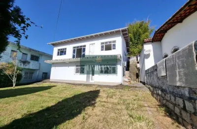 Casa com viabilidade residencial ou comercial no estreito.
