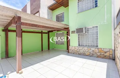 Casa com 3 quartos para alugar na Rua Alcino Guanabara, 74, Hauer, Curitiba