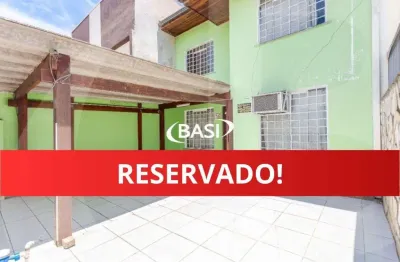 Casa com 3 quartos para alugar na Rua Alcino Guanabara, 74, Hauer, Curitiba