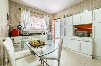 Casa terrea a venda no parolin com 4 quartos e 1 escritorio