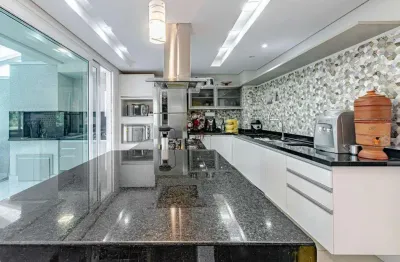 Localizacao privilegiada, proximo ao parque barigui e a universidade tuiuti.