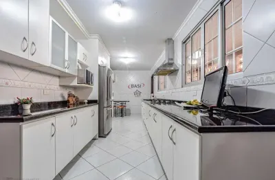 Casa a venda no parolin com 03 dormitorios e piscina com 270 m2