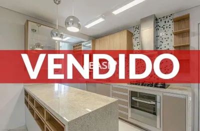 Apartamento a venda na vila izabel com dois dormitorios , face leste , sacada com churrasqueira !!!!