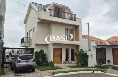 Sobrado 3 pavimentos com 3 dormitorios em cond. Fechado, no bairro Pinheirinho