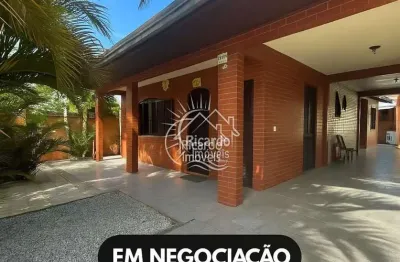 Casa com 3 quartos à venda na travessa cuiama, 97, ipanema, pontal do paraná por r$ 385.000