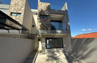 Sobrado com terreno espaçoso nos fundos para venda no bairro xaxim.