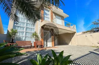 Sobrado alto padrão com 3 suítes e piscina, a apenas 400 metros da praia – brejatuba, guaratuba/pr