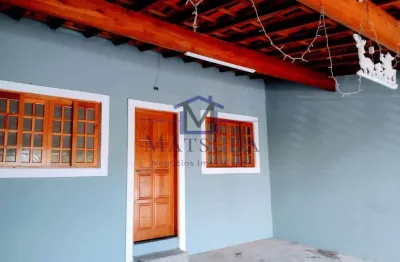 Casa de 2dorm, 2 vagas cobertas, quintal, prox a embraer.