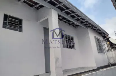 Edícula, 3 cômodos, 1 vaga de garagem coberta, monte castelo