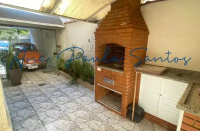 Encantador sobrado de 3 dorms (1 suíte) com quintal e churrasqueira à venda na ponta da praia em santos - sp