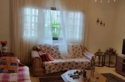 Linda casa terrea com 3 dorm, 1 suite, 4 vagas de garagem, psicina.