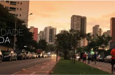 Cobertura de 2 quartos, suíte e duas vagas, prédio com elevador, próximo a pista de caminhada.