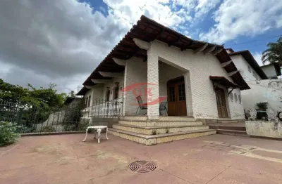 Oportunidade no santa lúcia: casa 7 quartos com área externa gigante